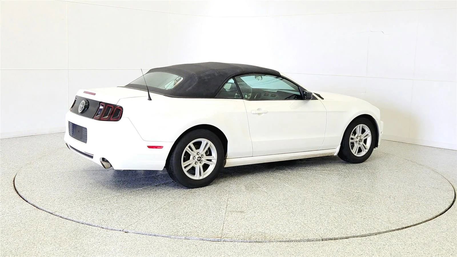 Used 2013 Ford Mustang Convertible RWD image 7