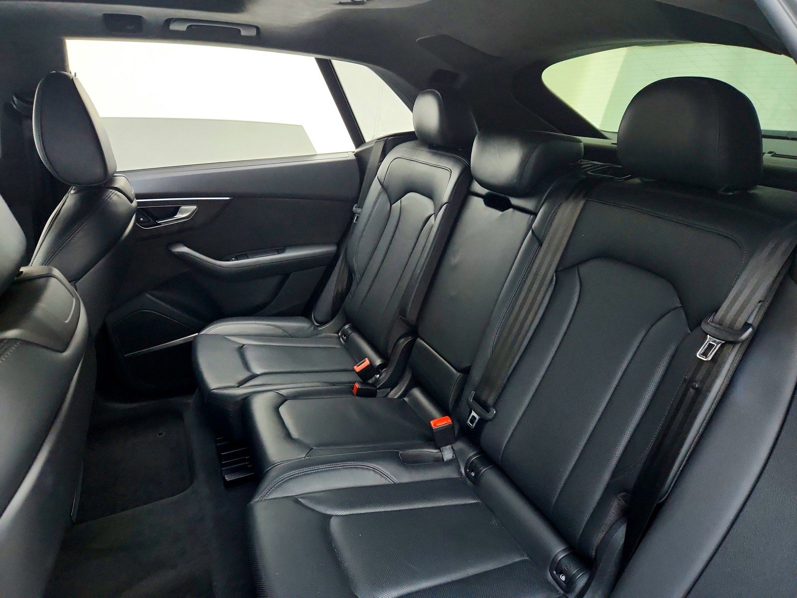 Used 2019 Audi Q8 Prestige w/ Luxury Package image 22