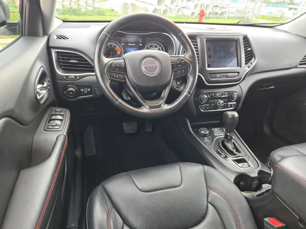 Used 2019 Jeep Cherokee Trailhawk AWD/4WD image 21