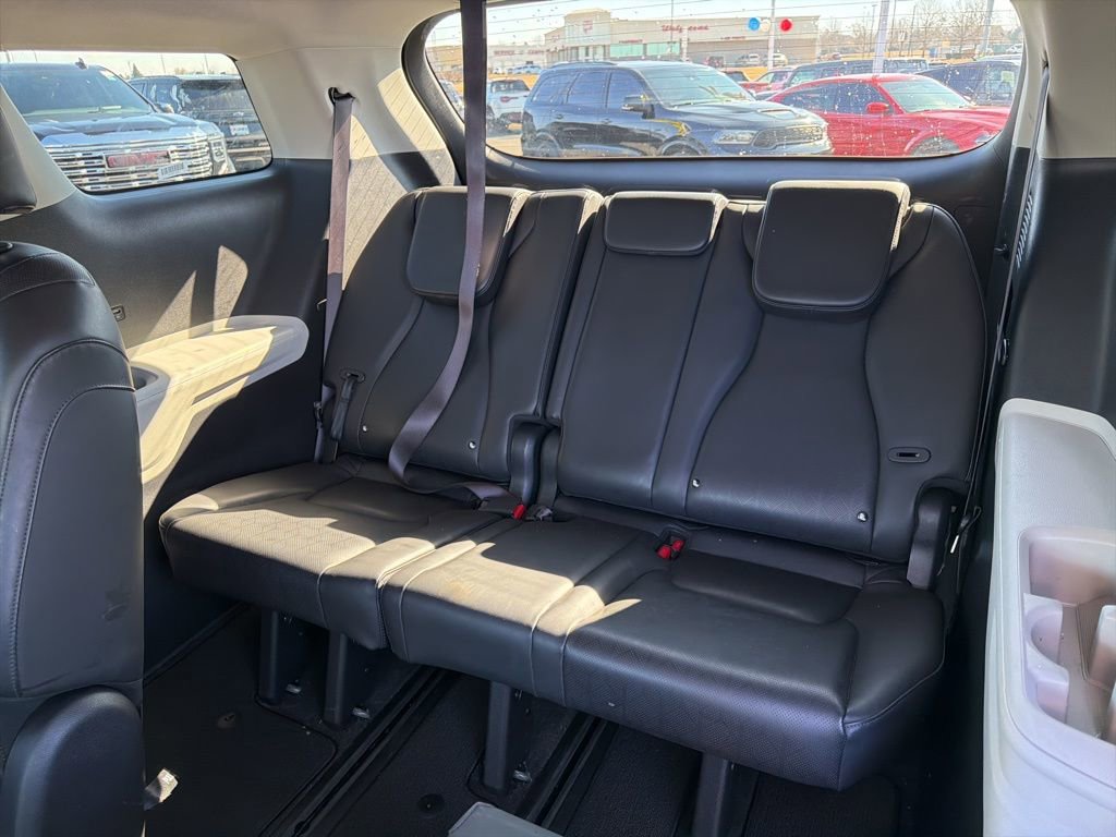 Used 2024 Kia Carnival LX image 25