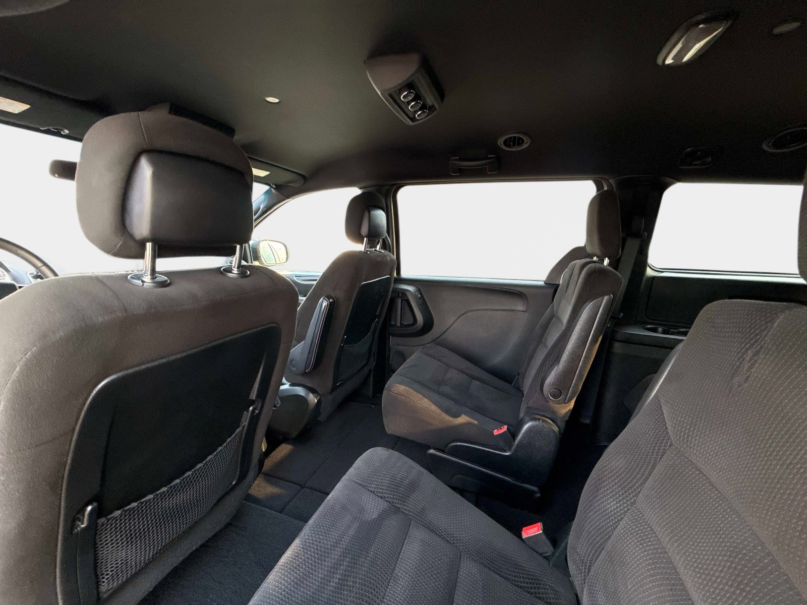 Used 2017 Dodge Grand Caravan SE image 16