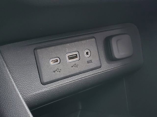 Used 2023 Buick Encore GX Essence w/ Experience Buick Package image 23