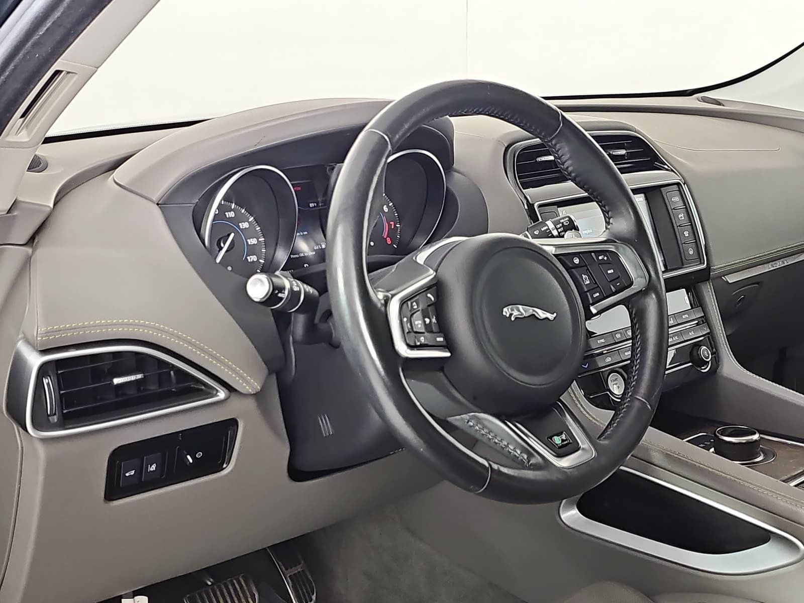Used 2018 Jaguar F-PACE R-Sport AWD/4WD image 16