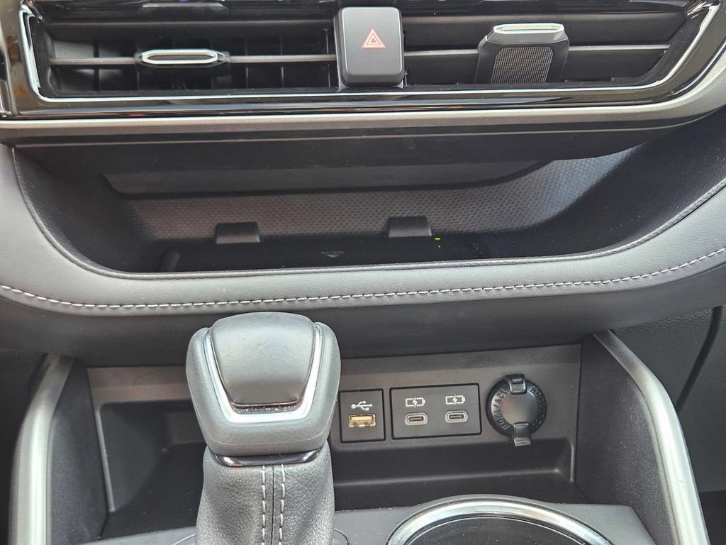 Used 2023 Toyota Highlander XLE FWD image 23