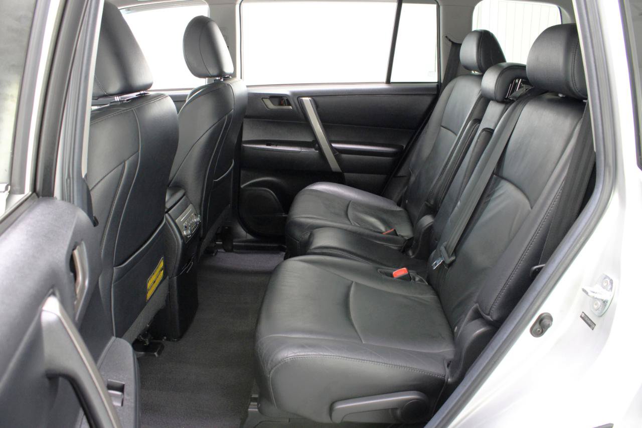 Used 2011 Toyota Highlander SE w/ Tow Pkg FWD image 38