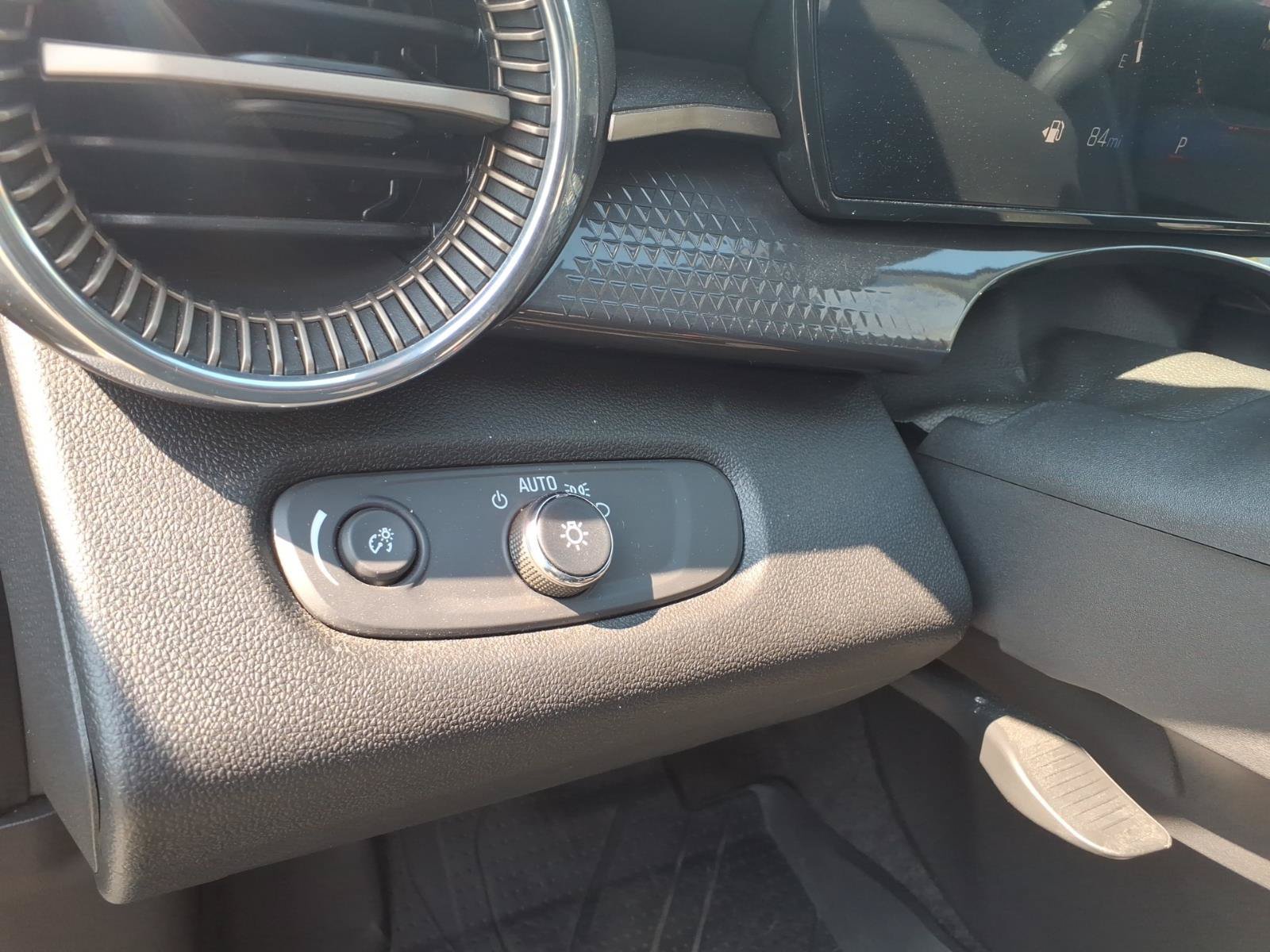 Used 2025 Chevrolet Trax ACTIV FWD image 20