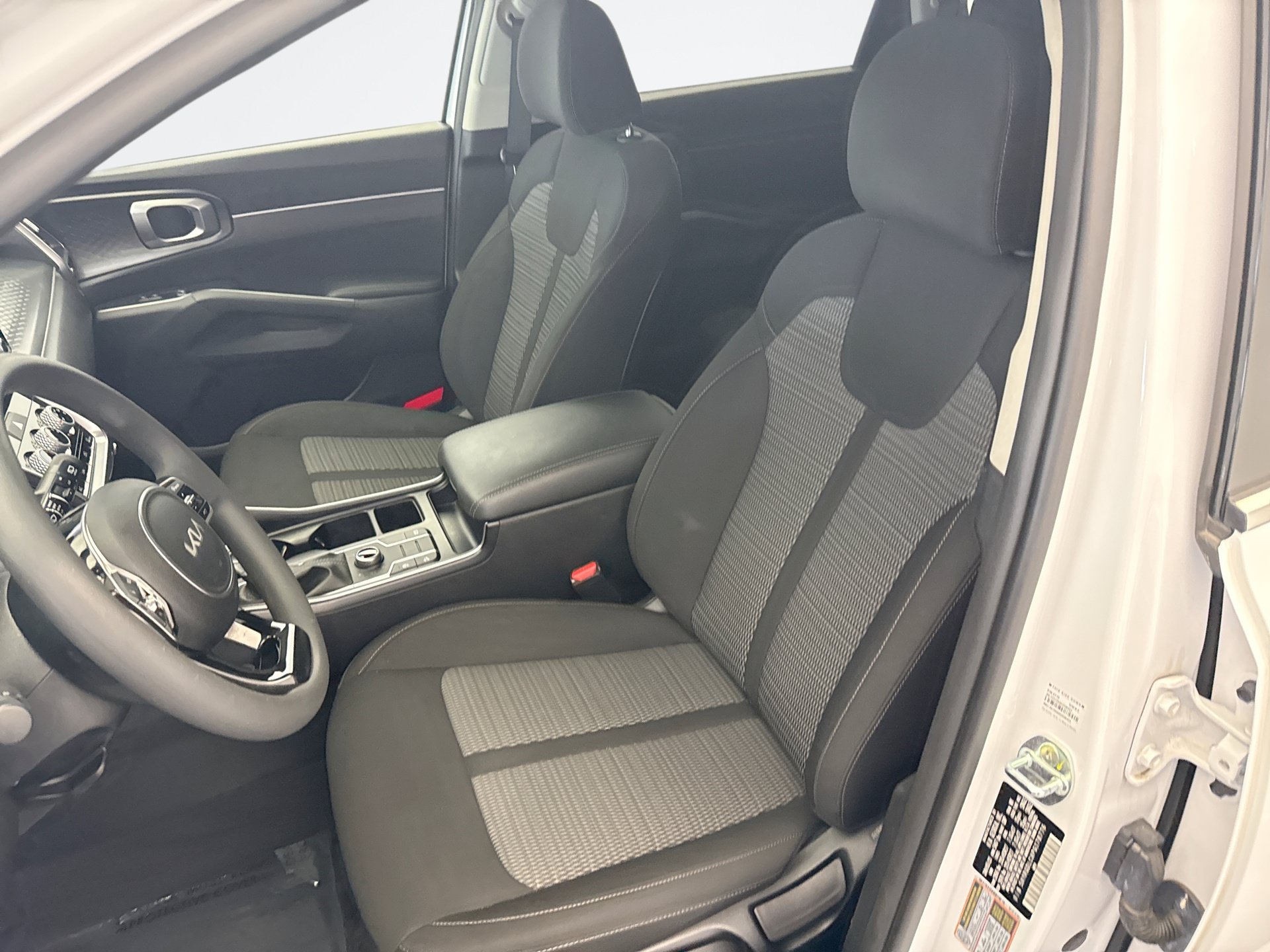 Used 2023 Kia Sorento LX AWD/4WD image 11
