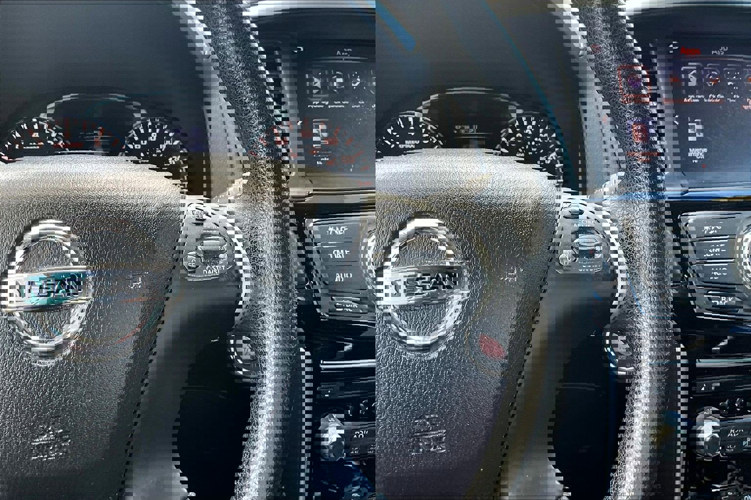 Used 2018 Nissan Pathfinder S image 20