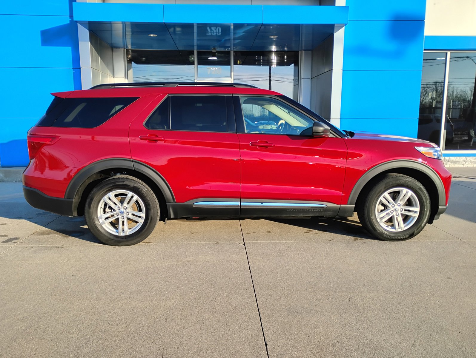 Used 2022 Ford Explorer XLT w/ Equipment Group 202A image 34