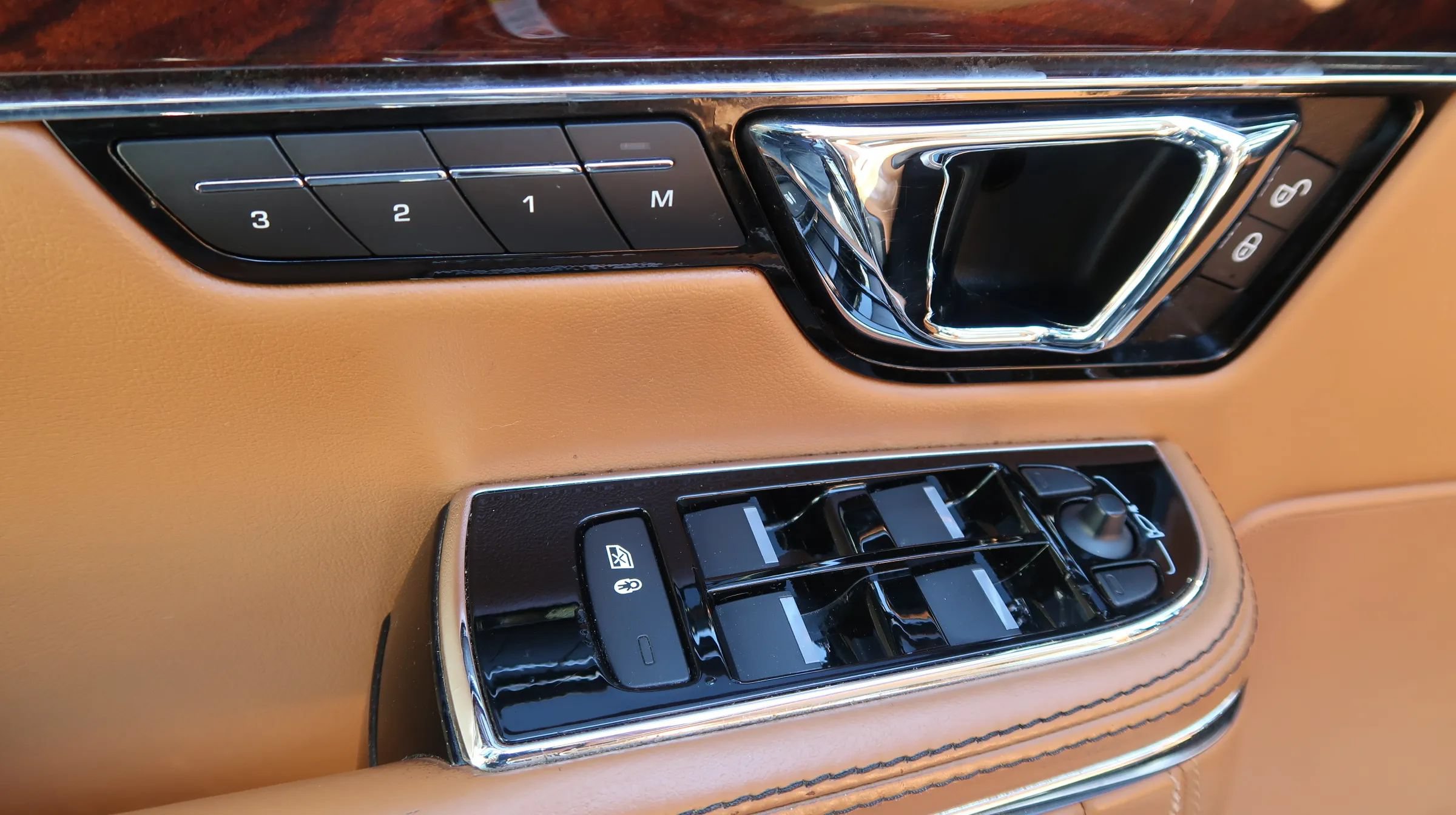 Used 2017 Jaguar XJ L Portfolio AWD/4WD image 28