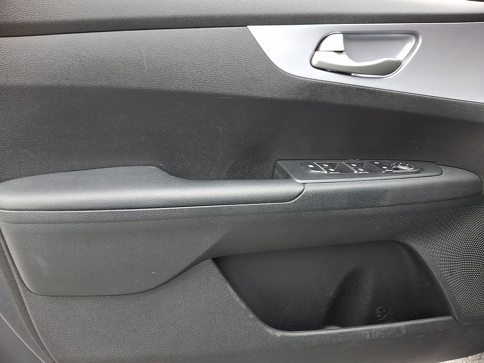 Used 2022 Kia Forte LXS image 12