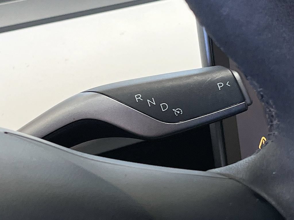 Used 2024 Tesla Model Y Long Range AWD/4WD image 16