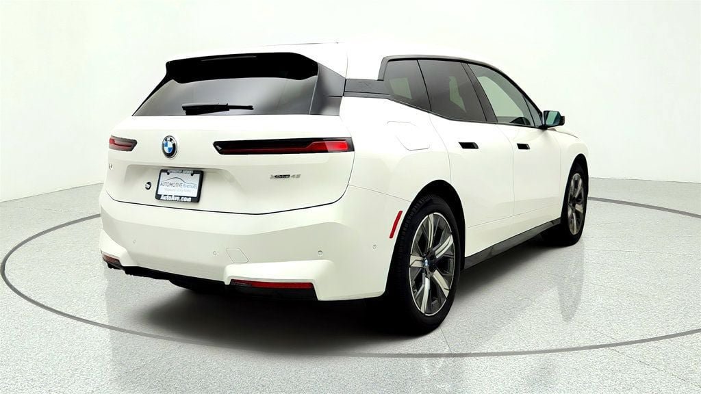 Used 2026 BMW iX xDrive45 w/ Premium Package AWD/4WD image 5