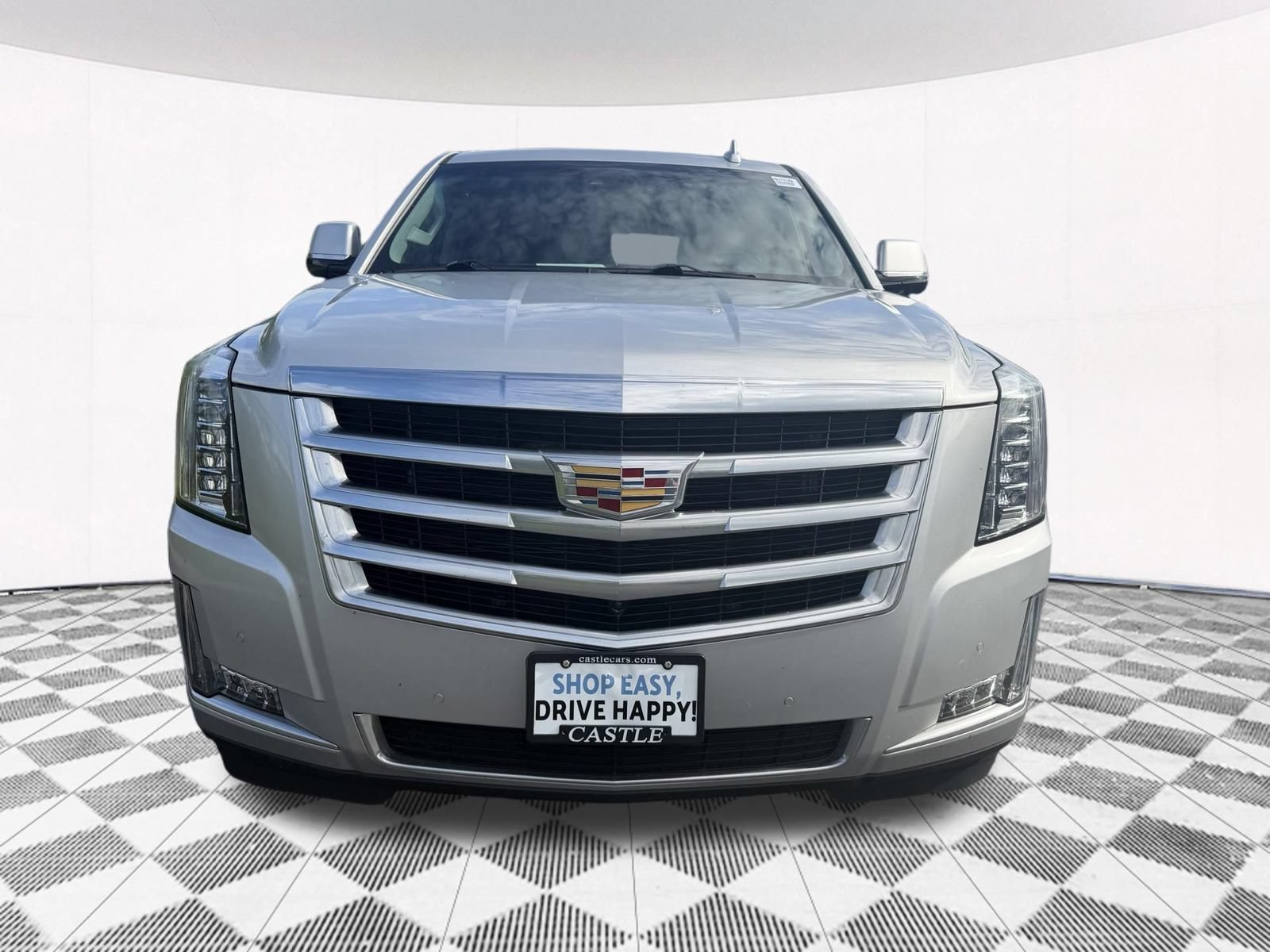 Used 2017 Cadillac Escalade Luxury AWD/4WD image 2