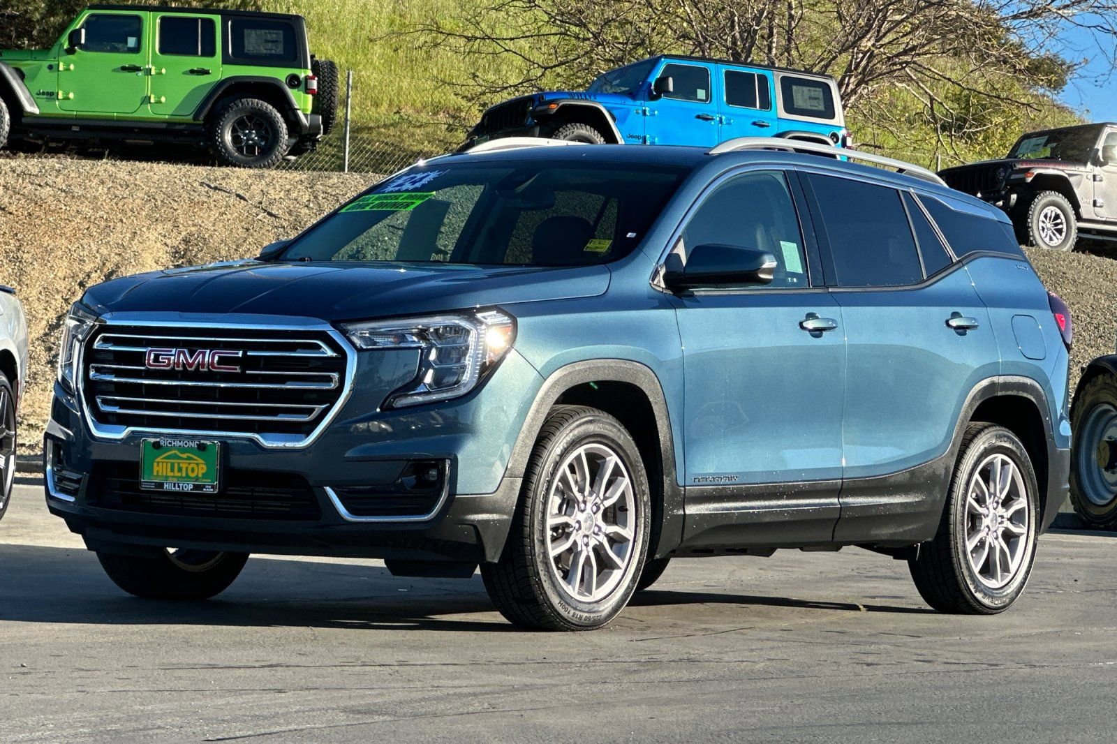 Used 2024 GMC Terrain SLT image 9