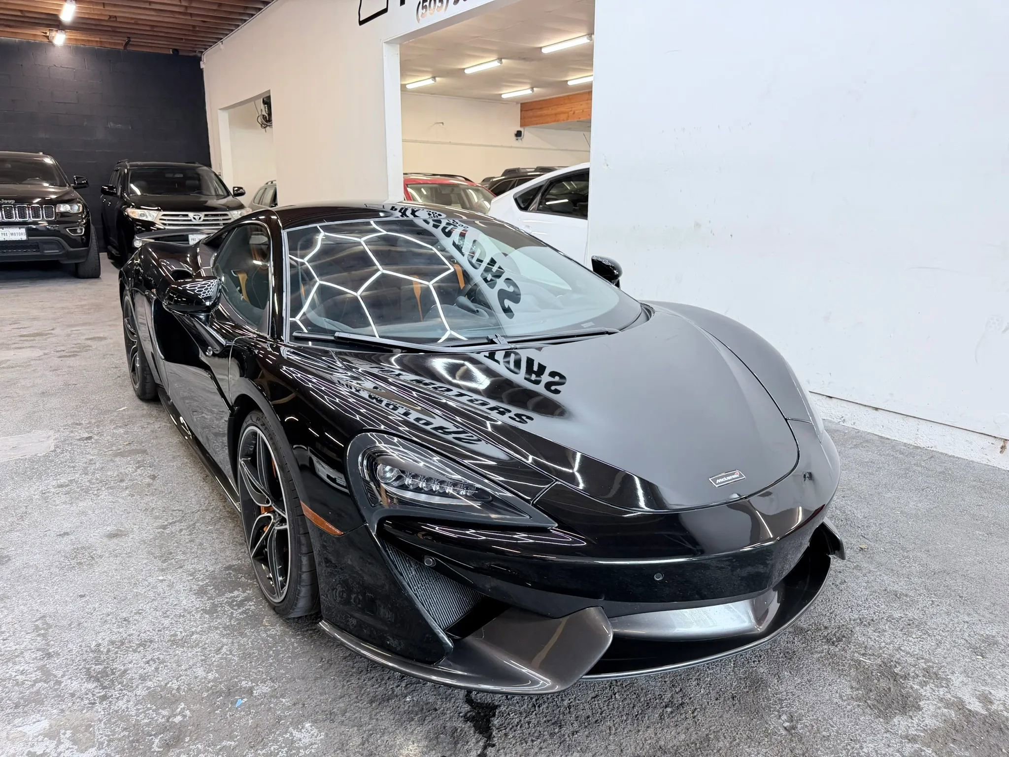 Used 2017 McLaren 570S Coupe RWD image 2
