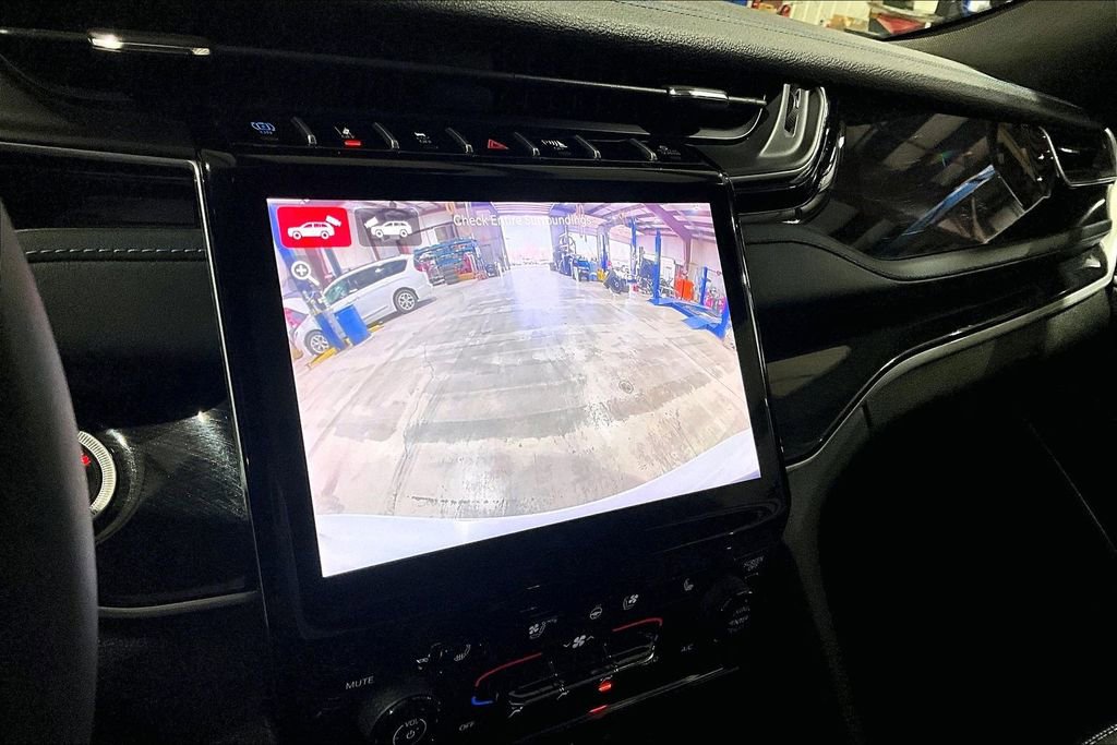 Used 2024 Jeep Grand Cherokee Trailhawk image 18