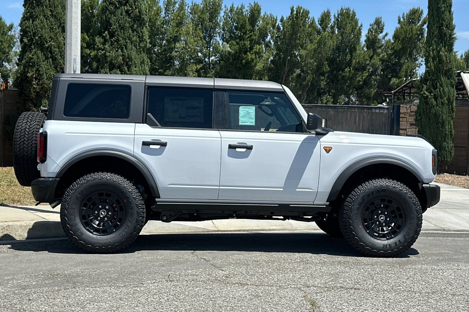 New 2026 Ford Bronco Badlands w/ Sasquatch Package AWD/4WD image 3