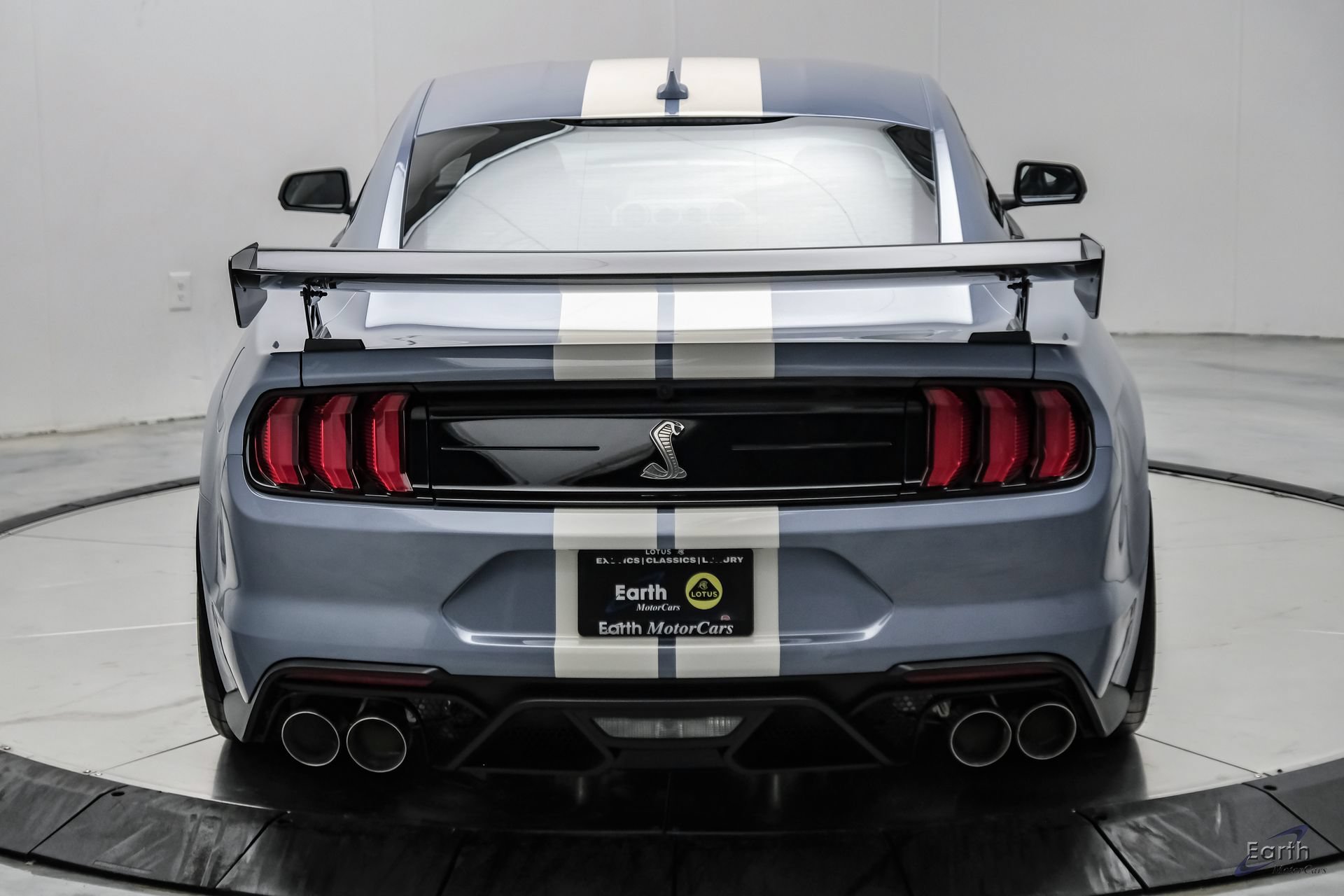 Used 2022 Ford Mustang Shelby GT500 w/ Carbon Fiber Track Pack RWD image 16