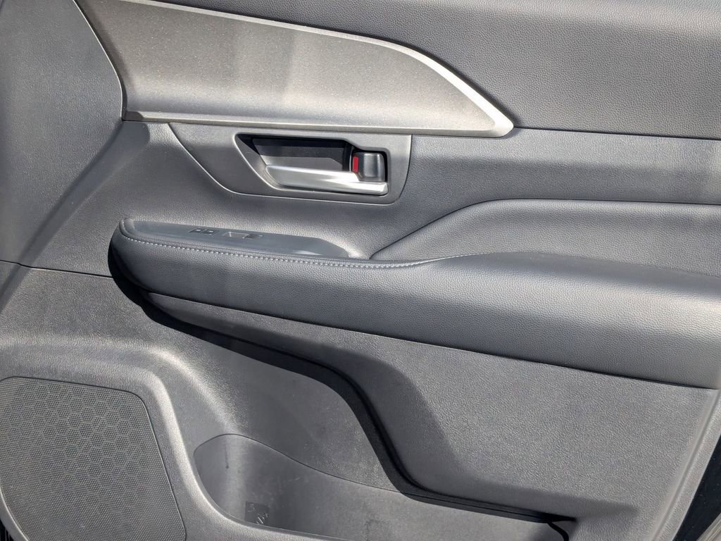 Used 2025 Toyota Grand Highlander AWD image 37