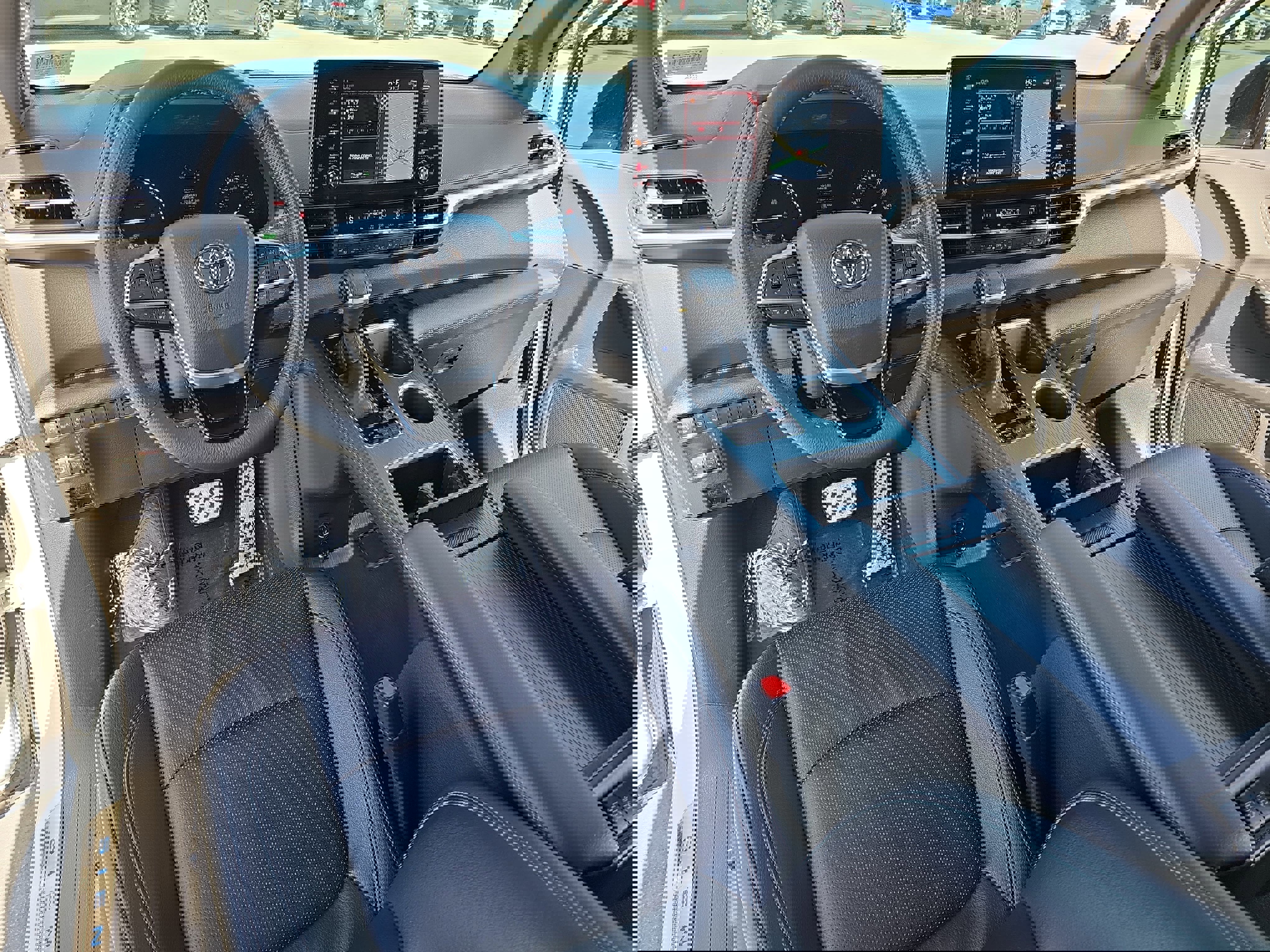 Used 2023 Toyota Sienna XSE image 17