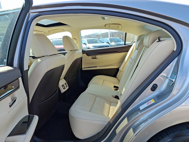 Used 2017 Lexus ES 350 w/ Navigation System Package image 10