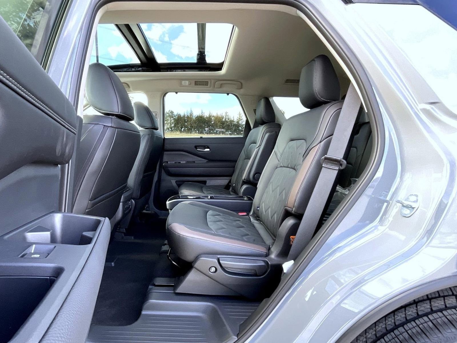 New 2026 Nissan Pathfinder Platinum image 11