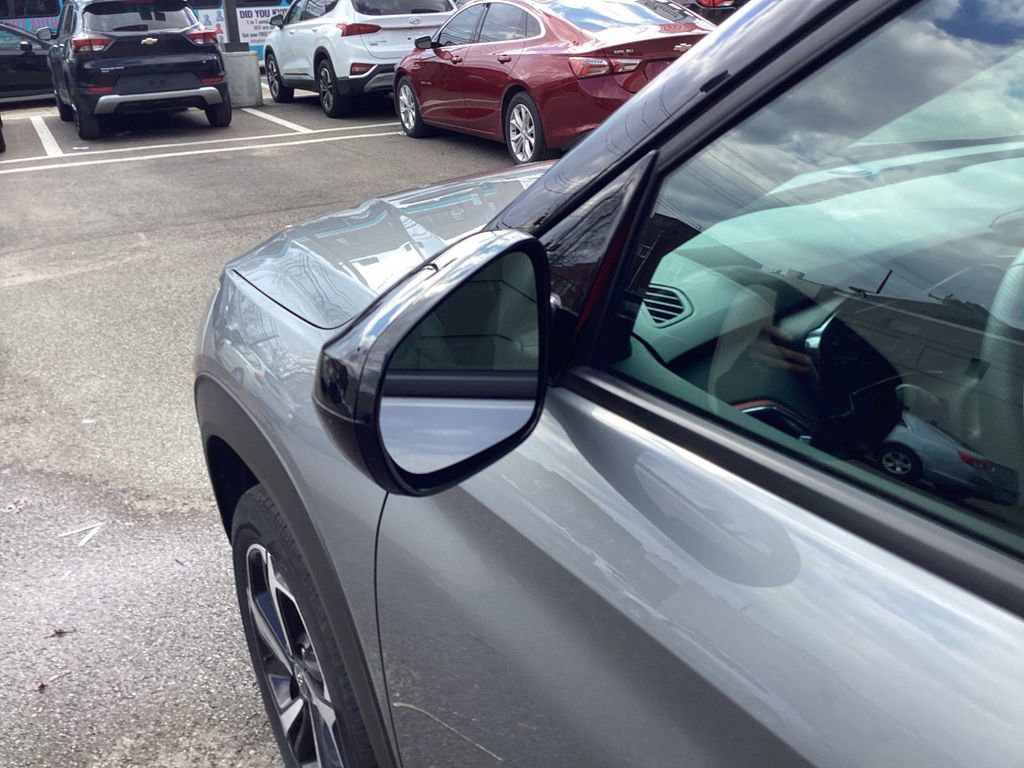 Used 2023 Chevrolet TrailBlazer RS image 30