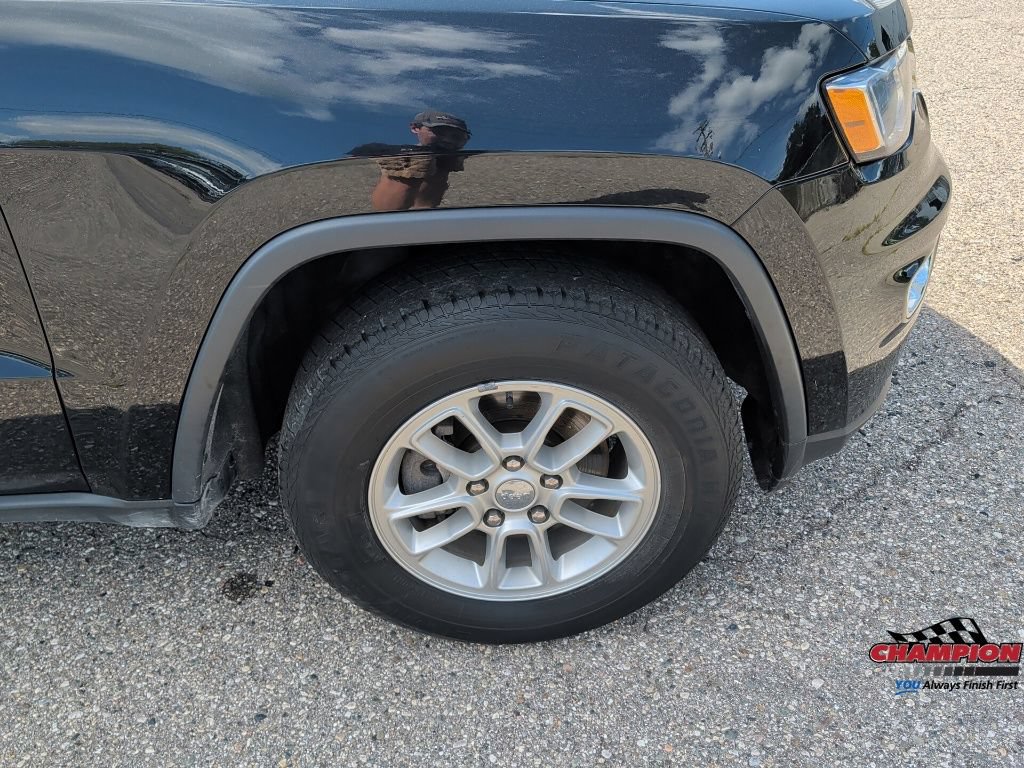 Used 2020 Jeep Grand Cherokee Laredo AWD/4WD image 15