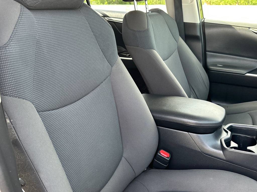 Used 2020 Toyota RAV4 LE AWD/4WD image 9