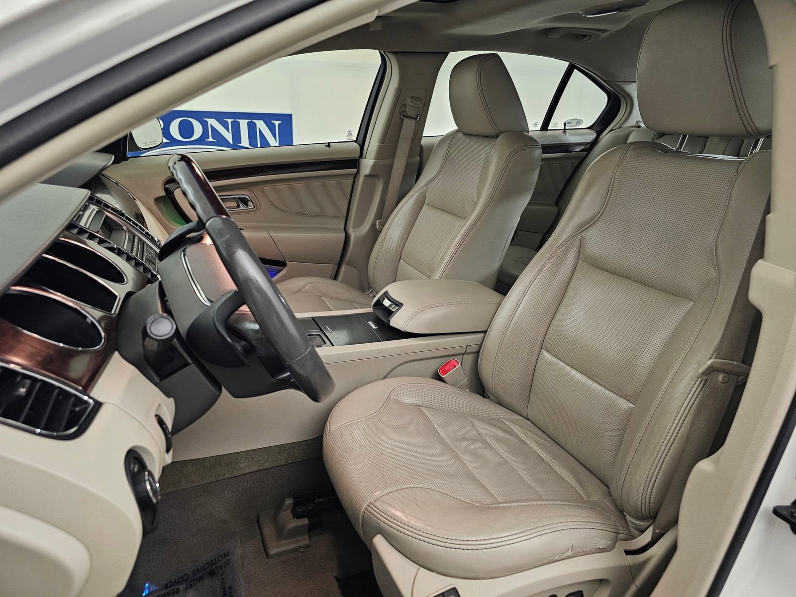 Used 2010 Ford Taurus Limited image 15