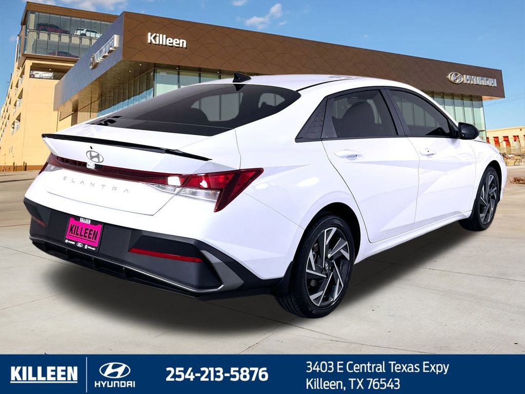 Used 2025 Hyundai Elantra Sport image 9