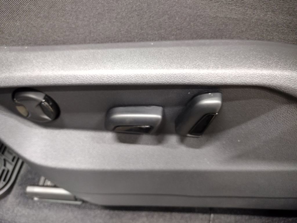 New 2025 Volkswagen Atlas SE image 22