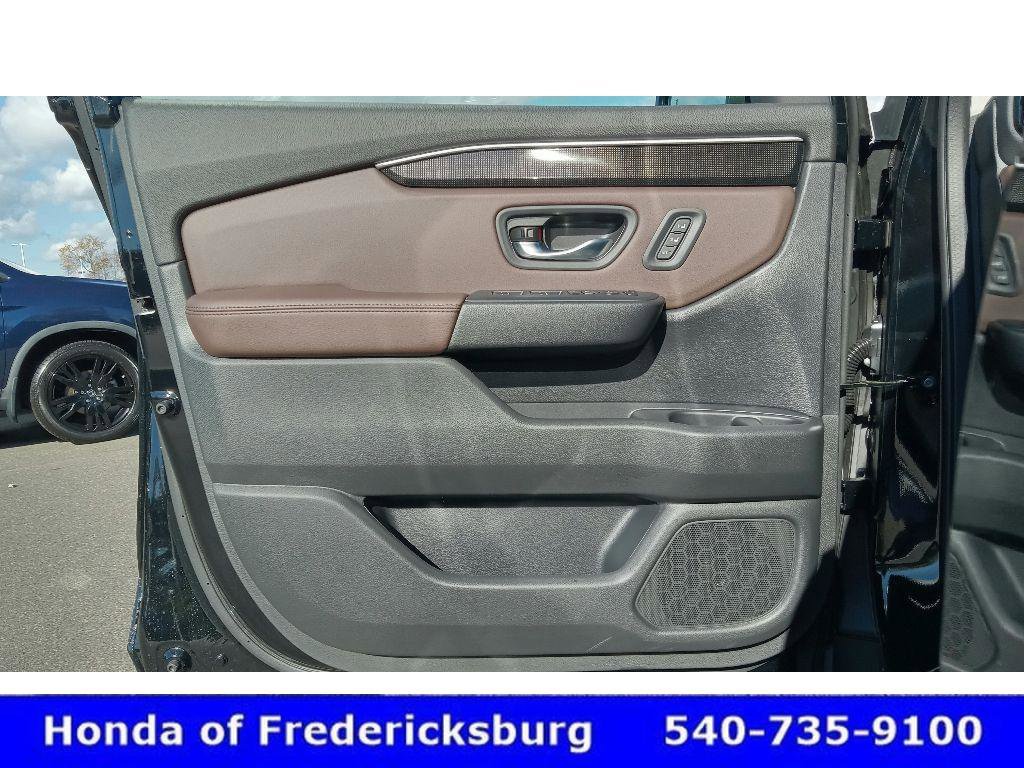Certified 2025 Honda Pilot Elite image 25