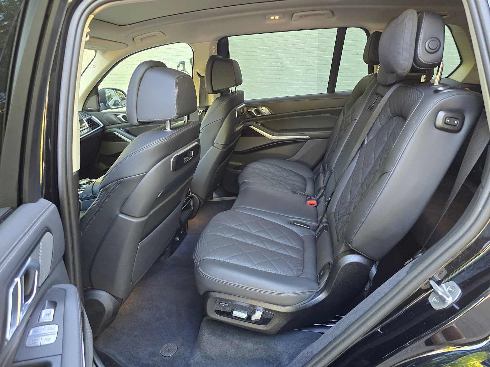 Used 2025 BMW X7 xDrive40i AWD/4WD image 16