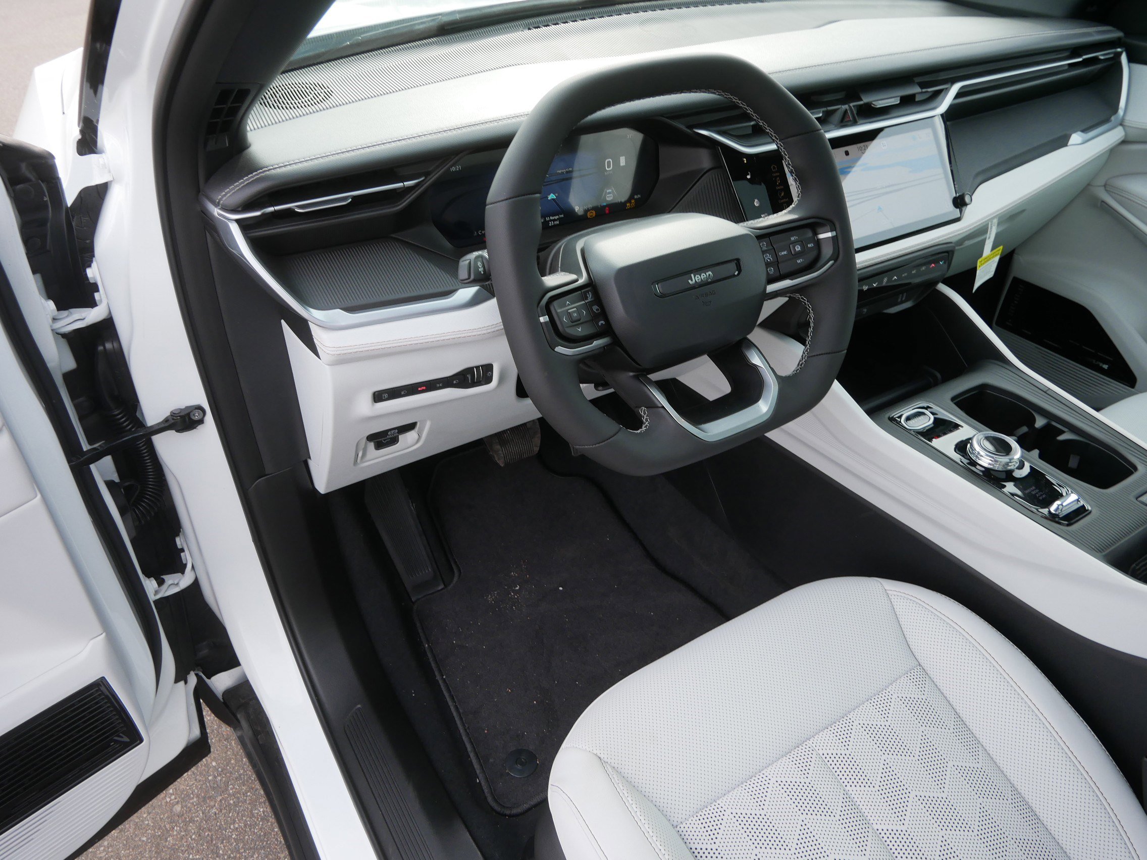 New 2026 Jeep Cherokee Overland image 8