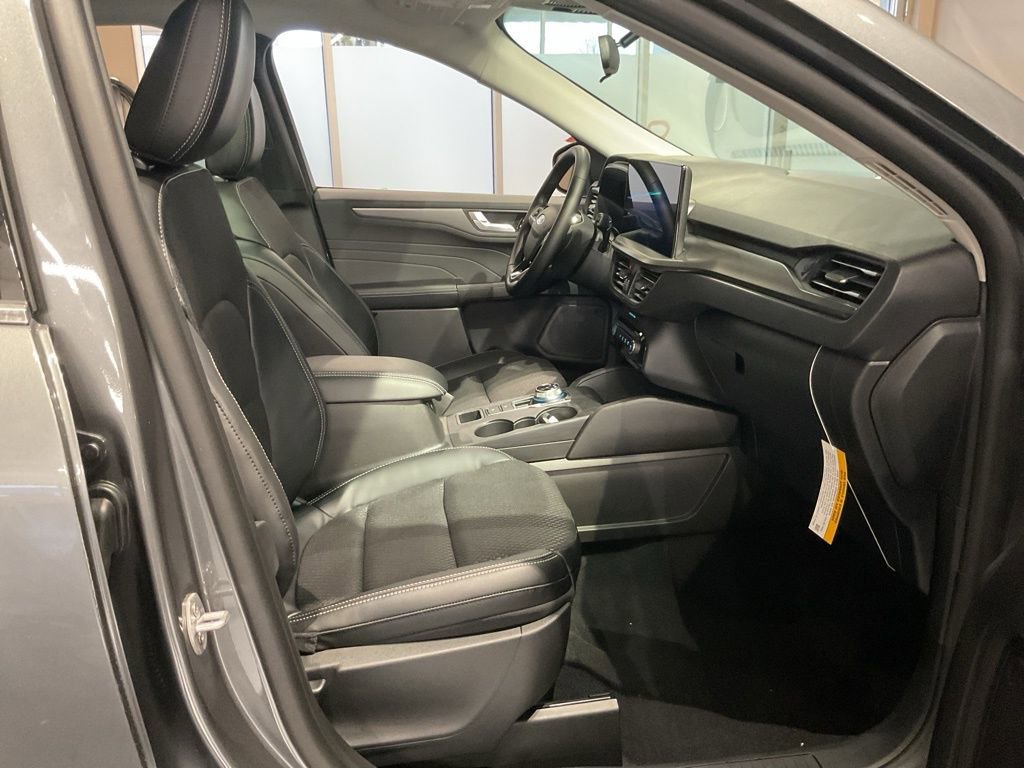 New 2026 Ford Escape SE w/ Class II Trailer Tow Package image 21