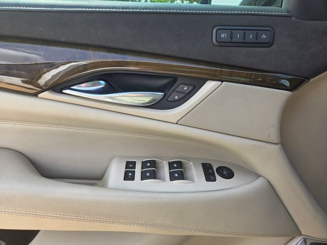 Used 2018 Cadillac Escalade Luxury RWD image 12
