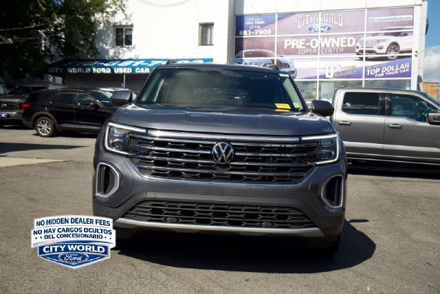 Used 2025 Volkswagen Atlas SE FWD image 2