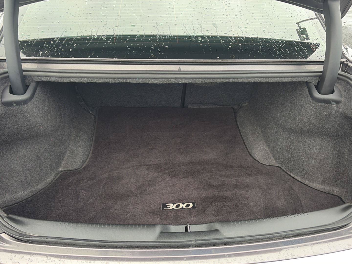 Used 2017 Chrysler 300 C RWD image 15