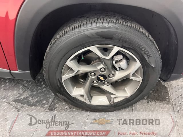 Used 2025 Chevrolet Trax LT FWD image 19