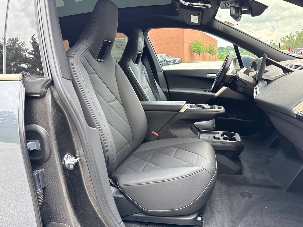 Certified 2024 BMW iX xDrive50 w/ Premium Package AWD/4WD image 31