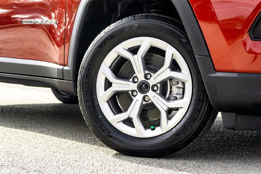 New 2026 Jeep Compass Latitude image 2