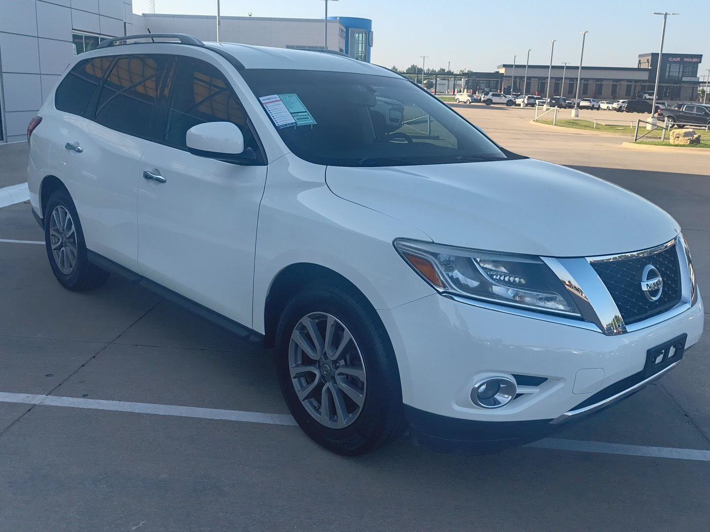 Used 2016 Nissan Pathfinder SV FWD image 4