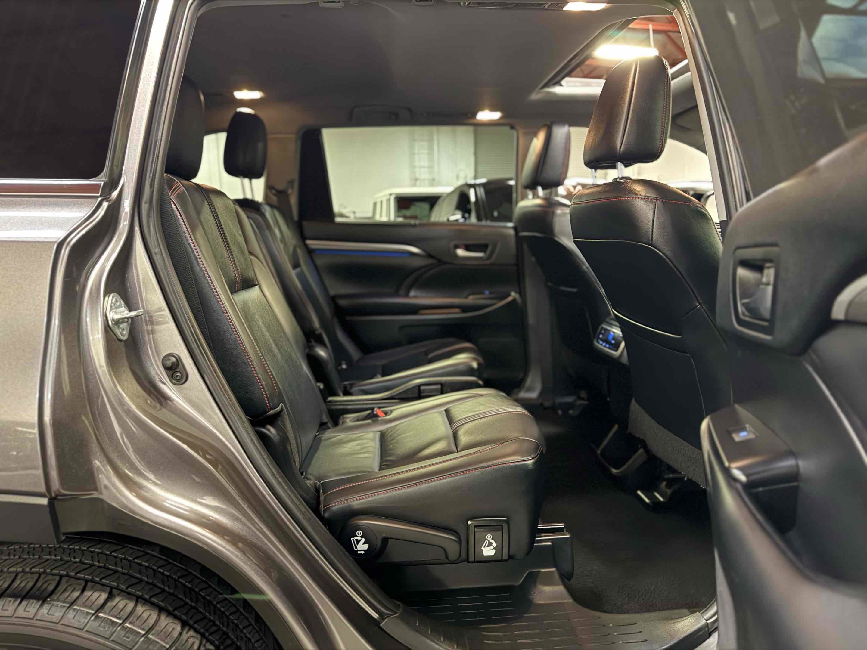 Used 2019 Toyota Highlander XLE image 45