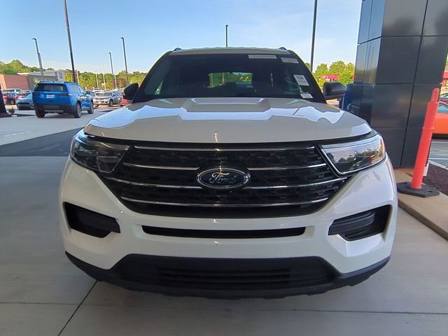 Used 2023 Ford Explorer XLT AWD/4WD image 3