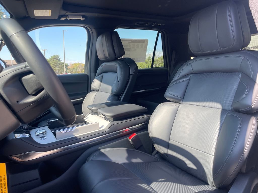 New 2025 Lincoln Navigator Reserve w/ Jet Appearance Package image 9