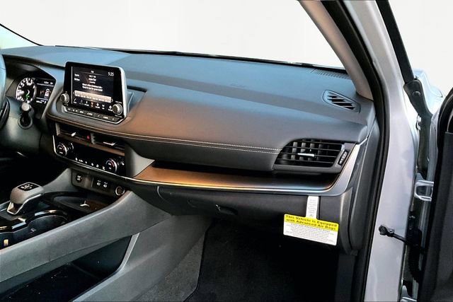 Used 2024 Nissan Rogue SV w/ SV Premium Package image 18