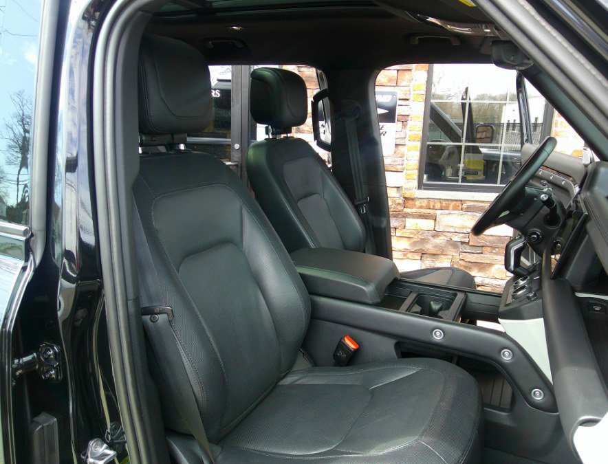 Used 2023 Land Rover Defender 130 X-Dynamic SE image 43