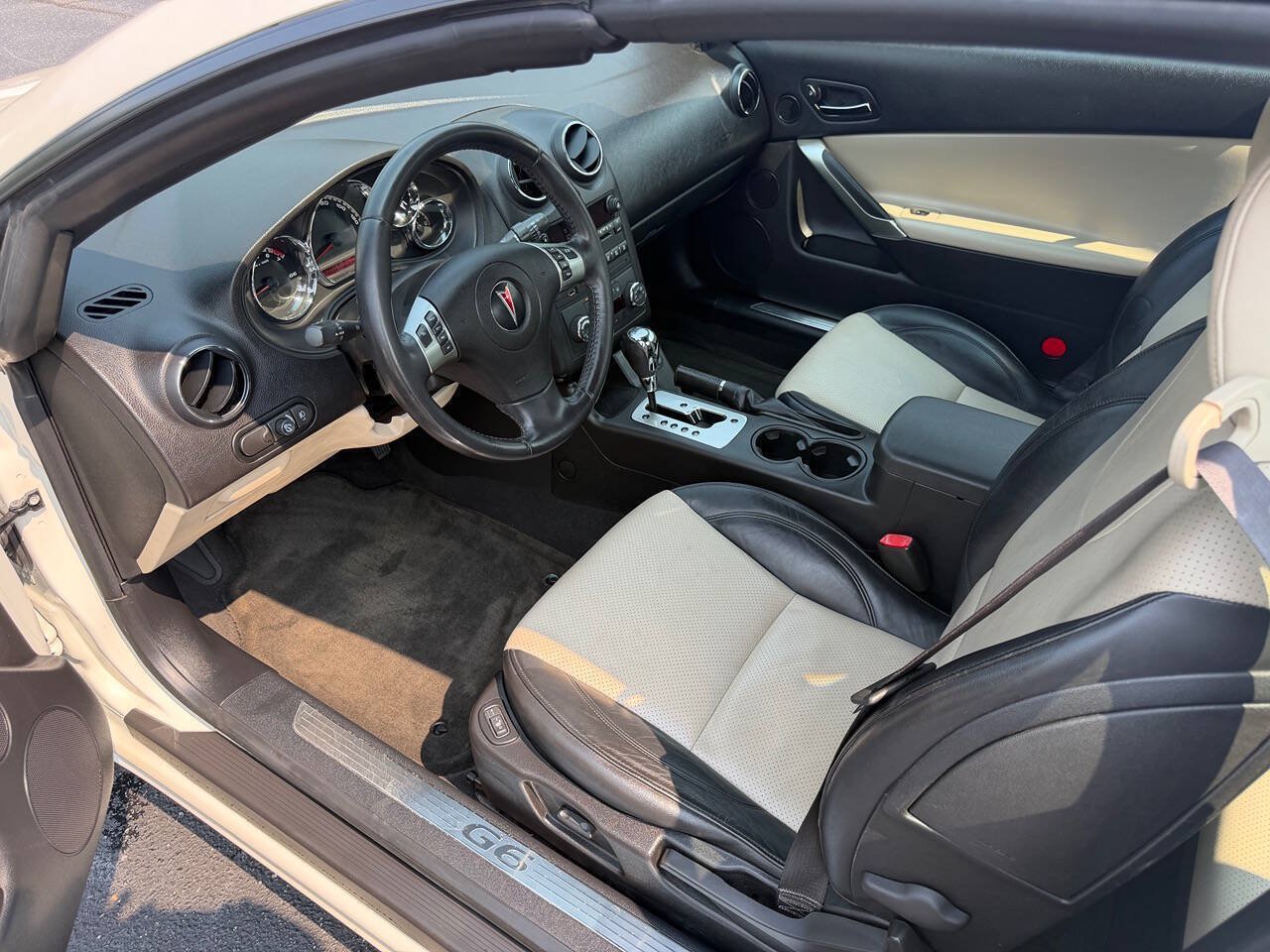 Used 2009 Pontiac G6 GT w/ Sport Package 1 FWD image 18